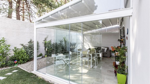  PERGOLA INCLINATA CON tamponamento in vetro	