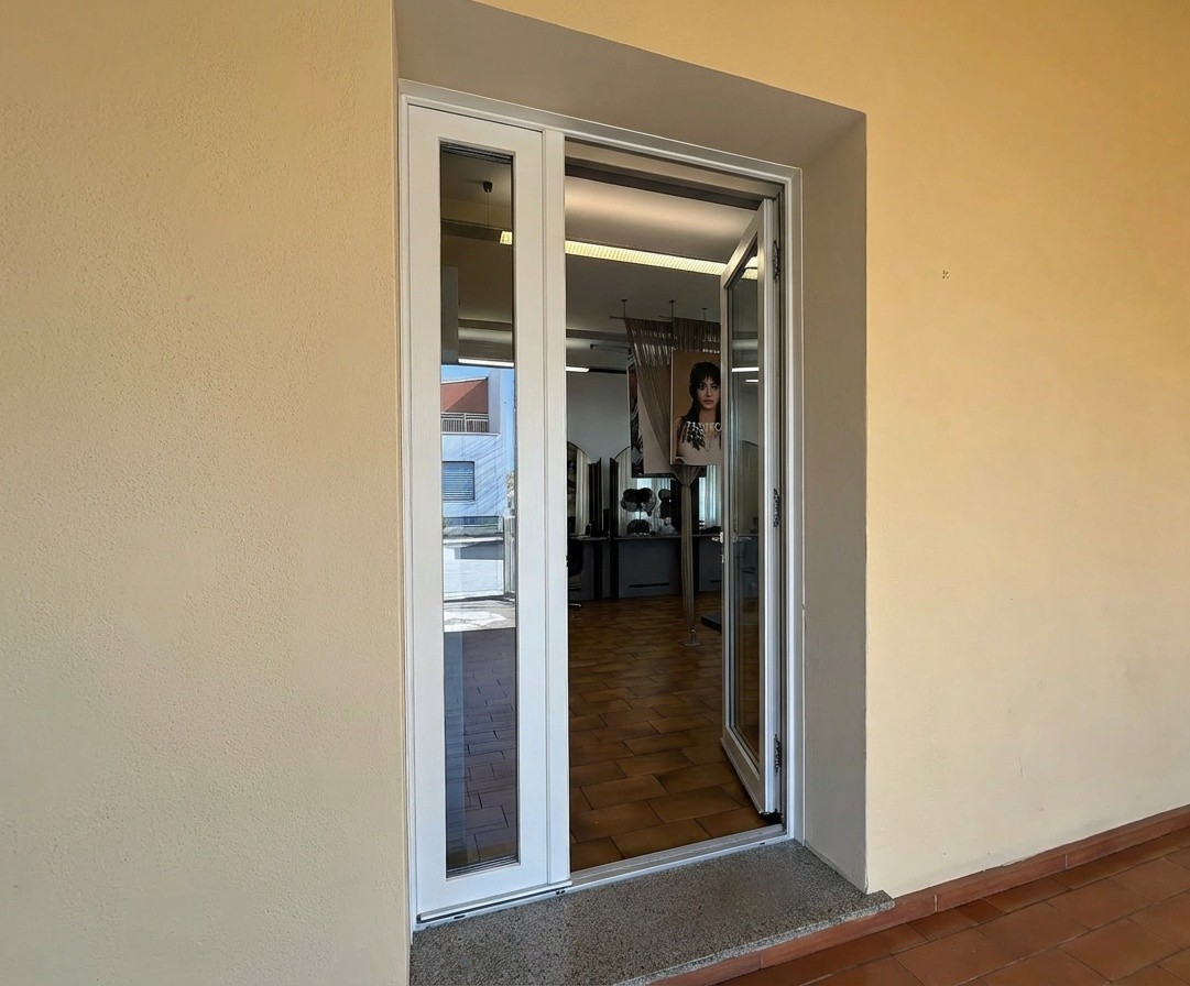 Negozio e Abitazione firmati Oknoplast a Maserada 