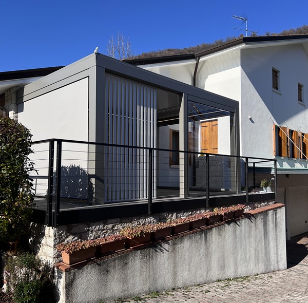 Realizzazioni Pergola Bioclimatica addossata tra le colline del Prosecco