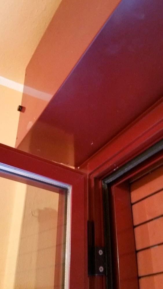 Serramenti in pvc Oknoplast rosso fuoco 