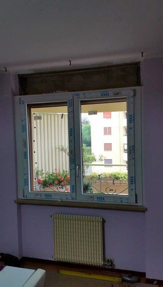 Serramenti in pvc Oknoplast rosso fuoco 