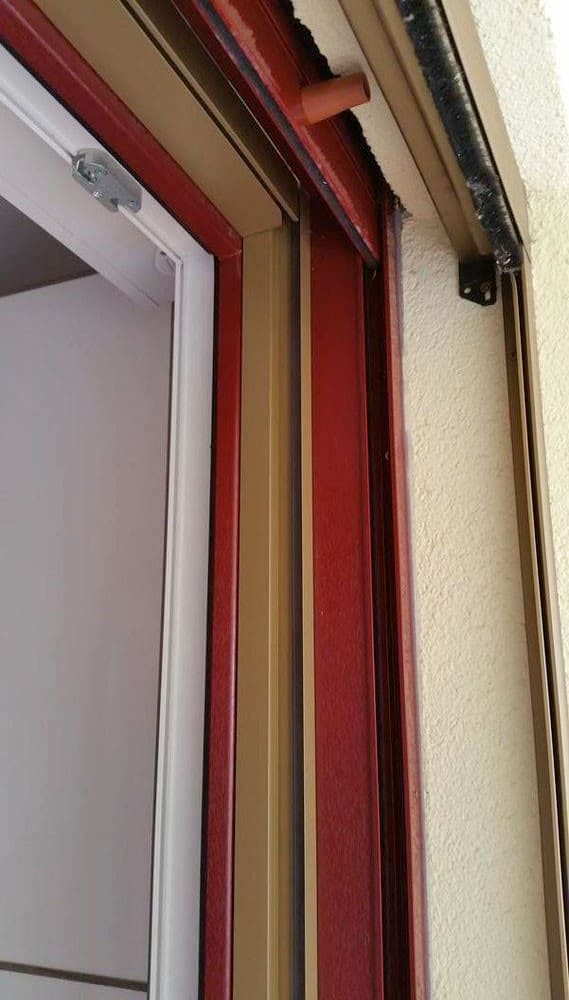 Serramenti in pvc Oknoplast rosso fuoco 