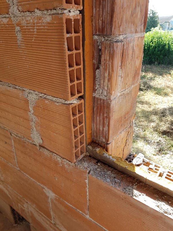 Serramenti, scuri e porte blindate su una bifamiliare nuova a Jesolo 